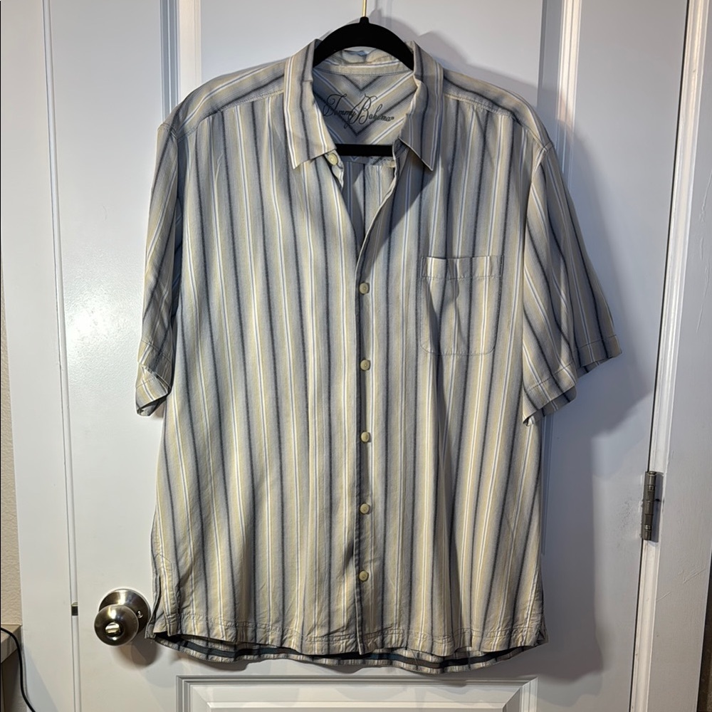 Men's Tommy Bahama button up sz L
